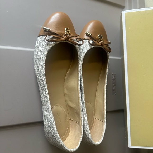 Brand new Michael Kor shoes - Picture 7 of 8